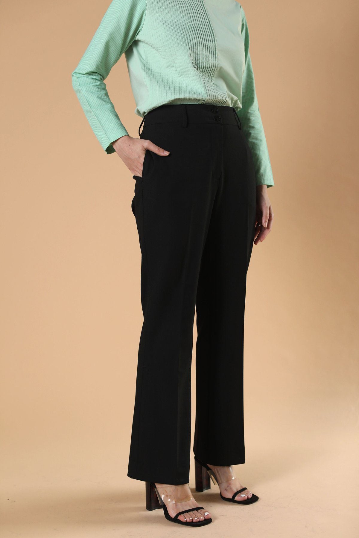 Black pocket pants for ladies