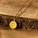 Y2K Charm Pendant Gold Necklace - Daisy - Yellow